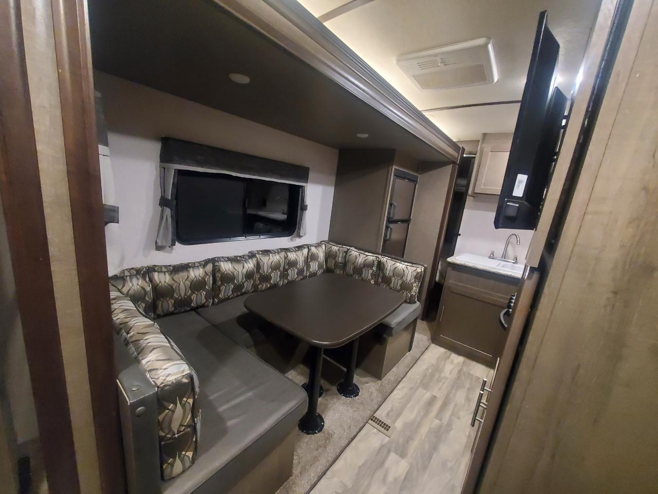 Forest River Surveyor  2018