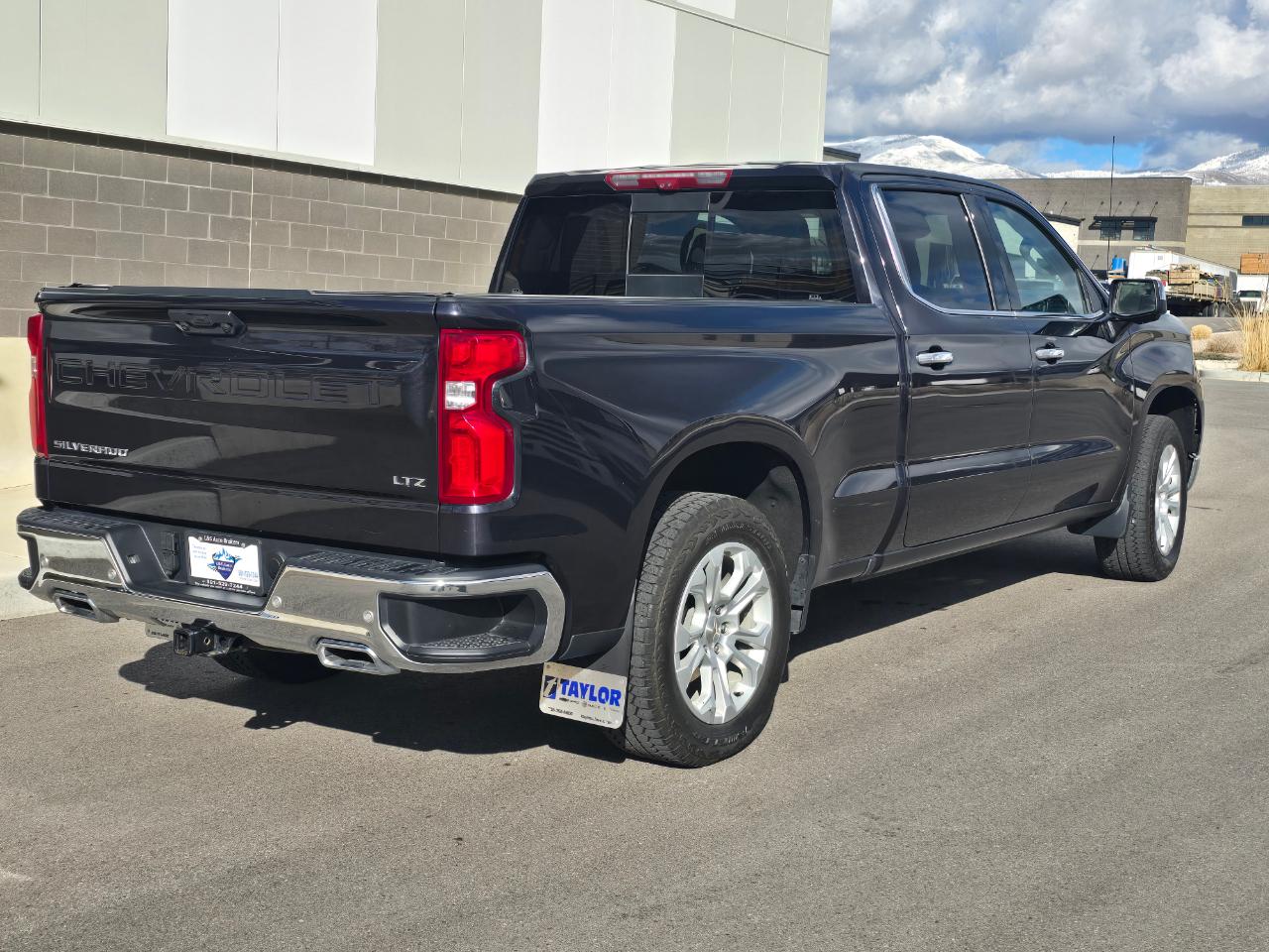 Chevrolet Silverado 1500 LTZ Crew Cab 4WD 2023