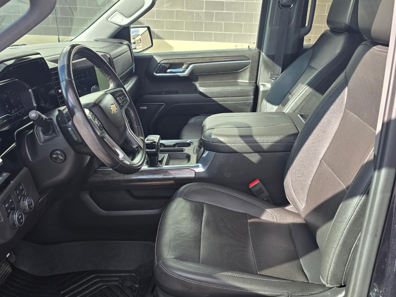 Chevrolet Silverado 1500 LTZ Crew Cab 4WD 2023