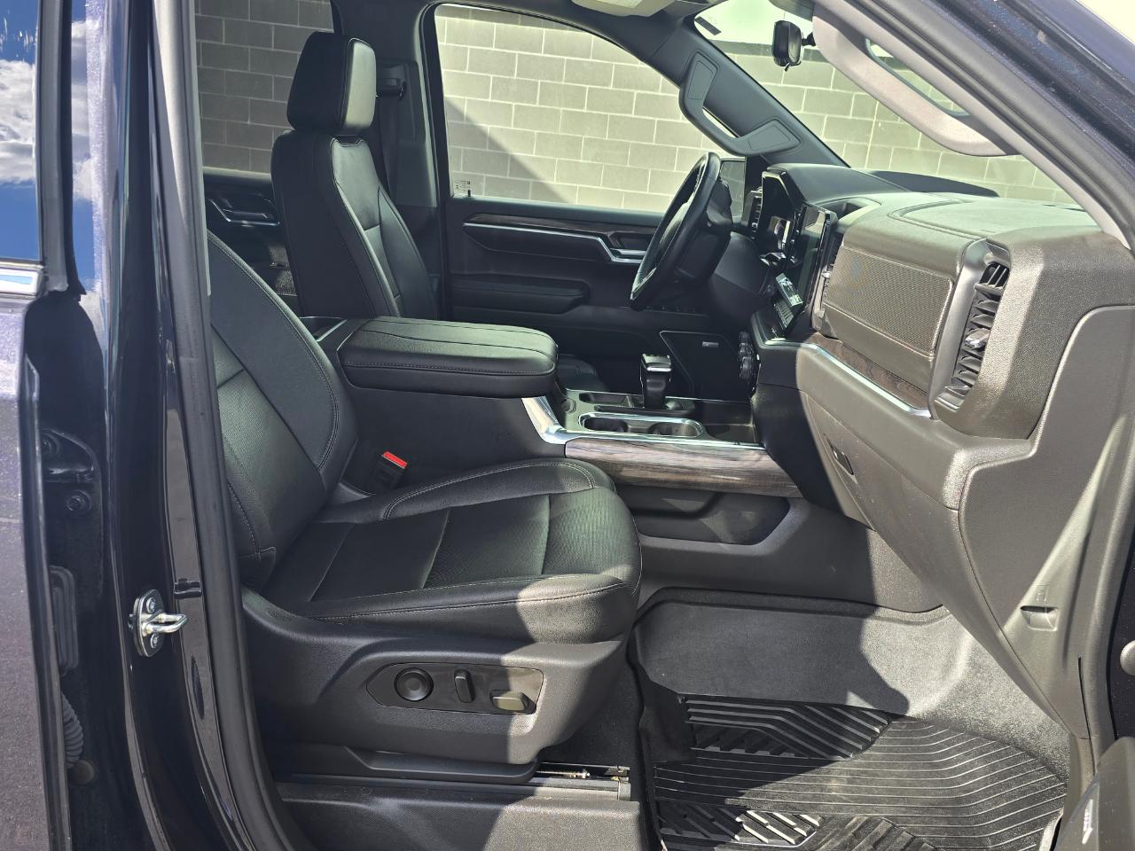 Chevrolet Silverado 1500 LTZ Crew Cab 4WD 2023