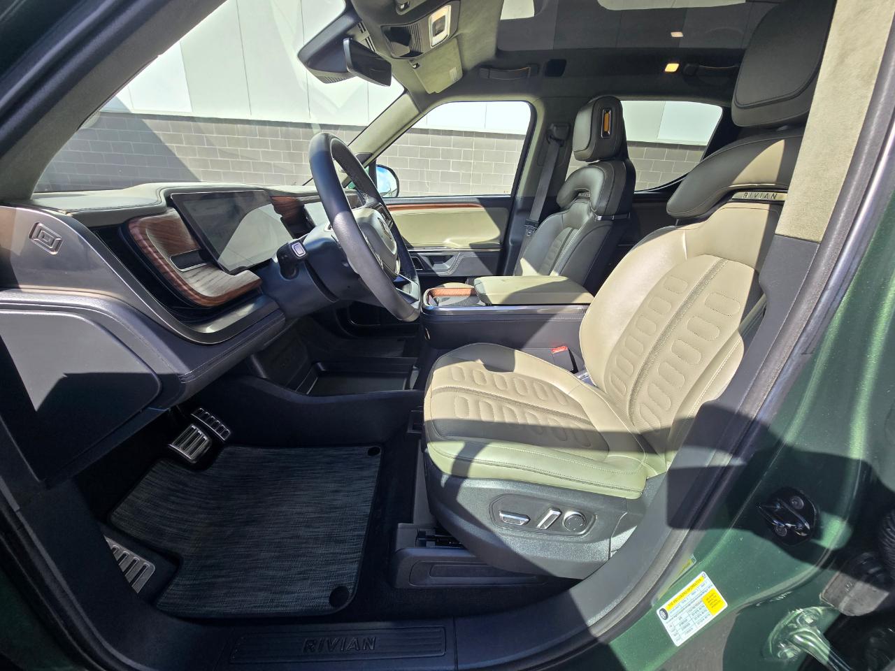 Rivian R1T Adventure Performance Dual-Motor Max Pack 2024