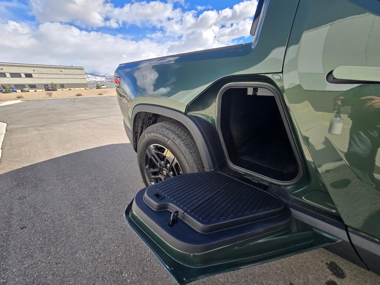 Rivian R1T Adventure Performance Dual-Motor Max Pack 2024