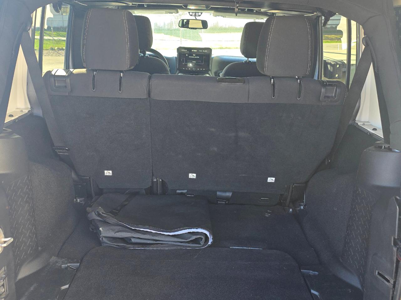 Jeep Wrangler Unlimited Sahara 4WD 2015