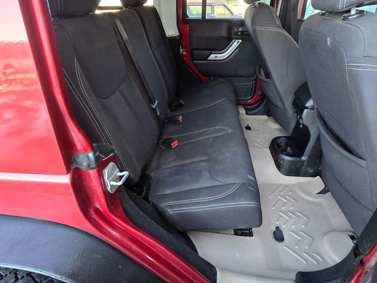 Jeep Wrangler Unlimited Sahara 4WD 2013