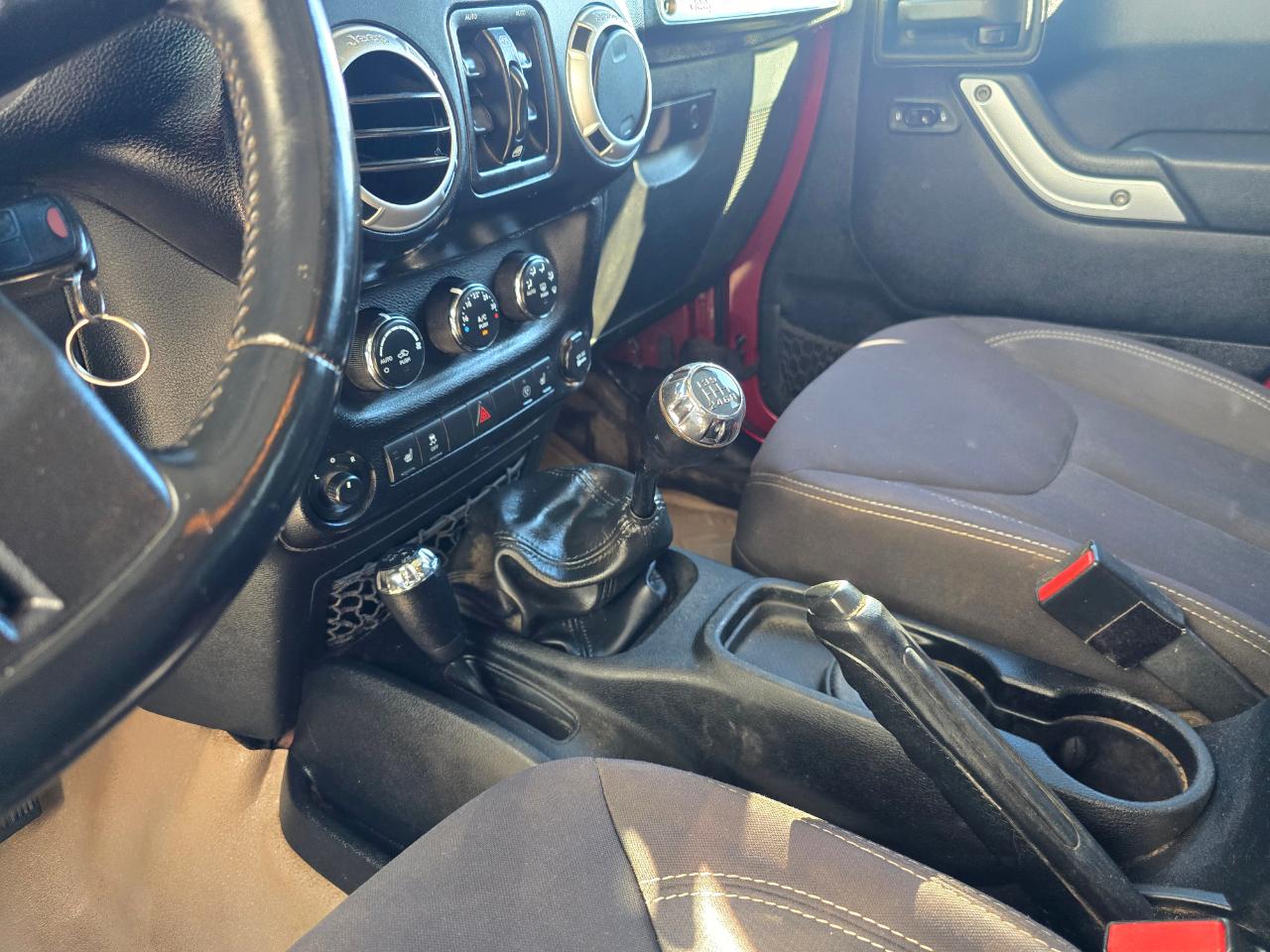 Jeep Wrangler Unlimited Sahara 4WD 2013