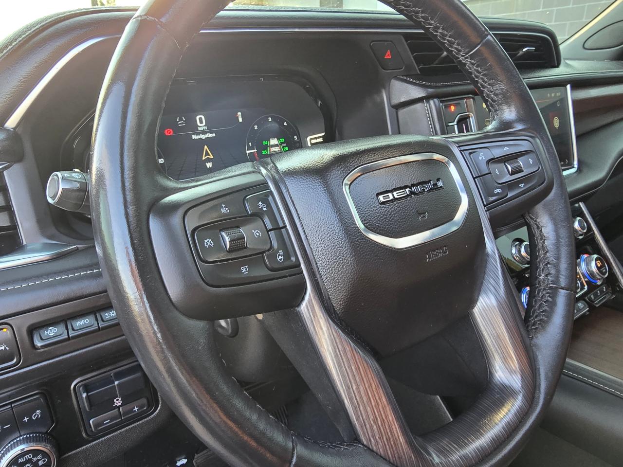 GMC Yukon Denali Ultimate 4WD 2023