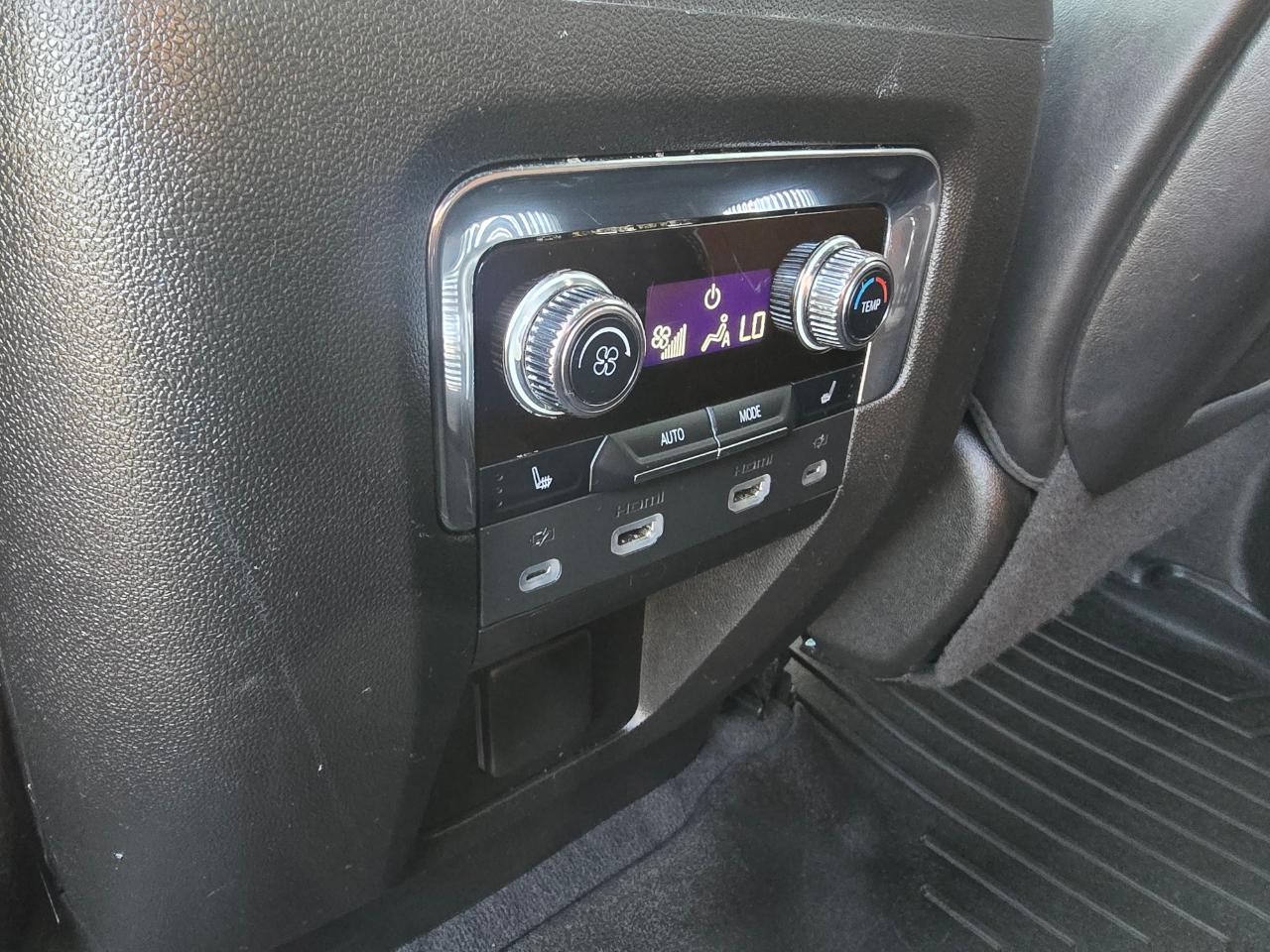 GMC Yukon Denali Ultimate 4WD 2023