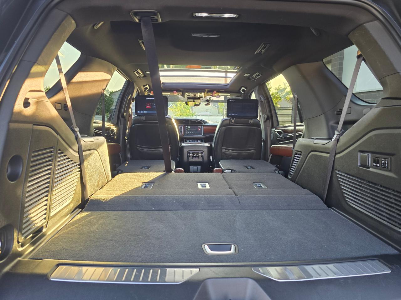 GMC Yukon Denali Ultimate 4WD 2023