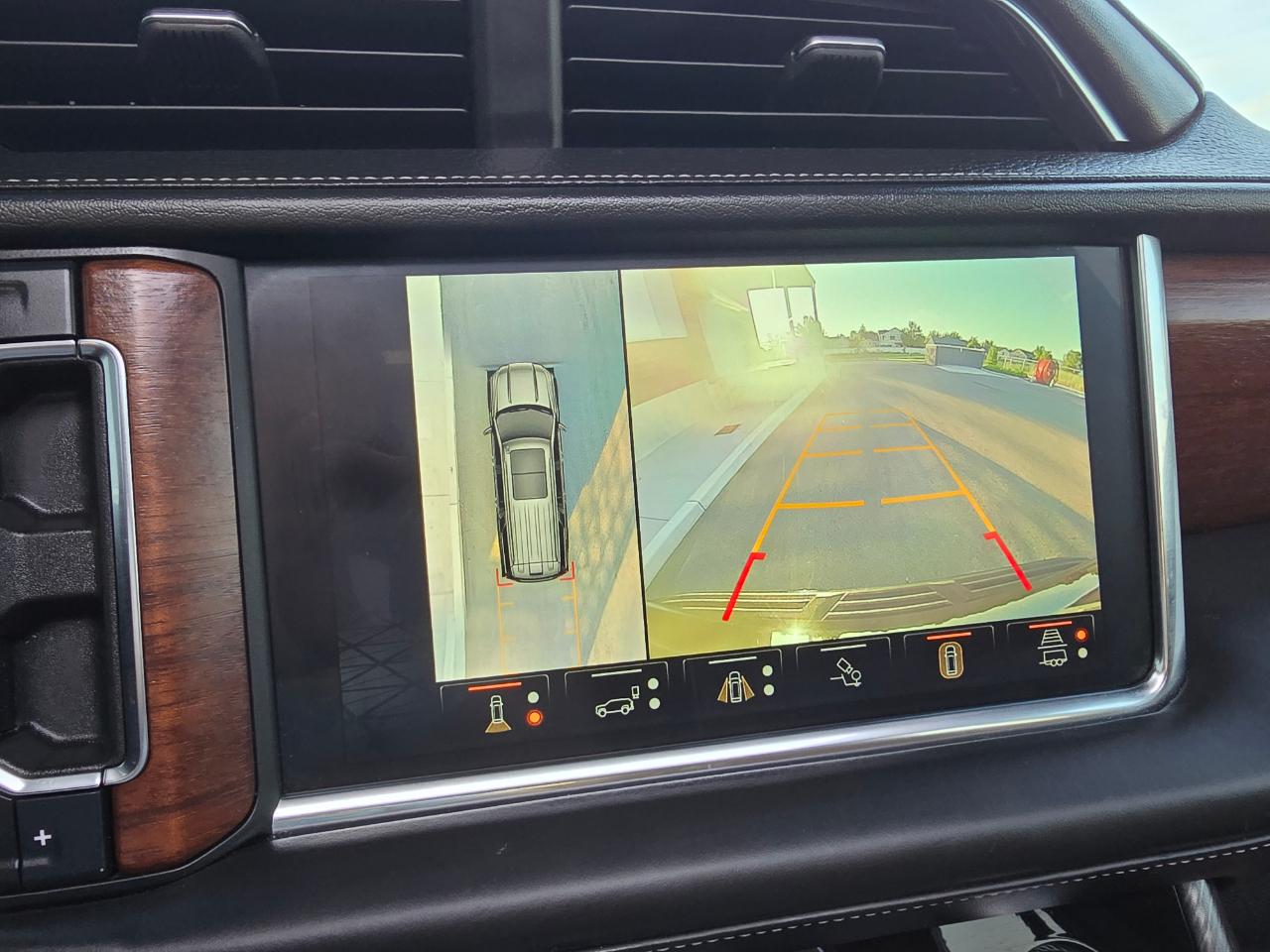GMC Yukon Denali Ultimate 4WD 2023