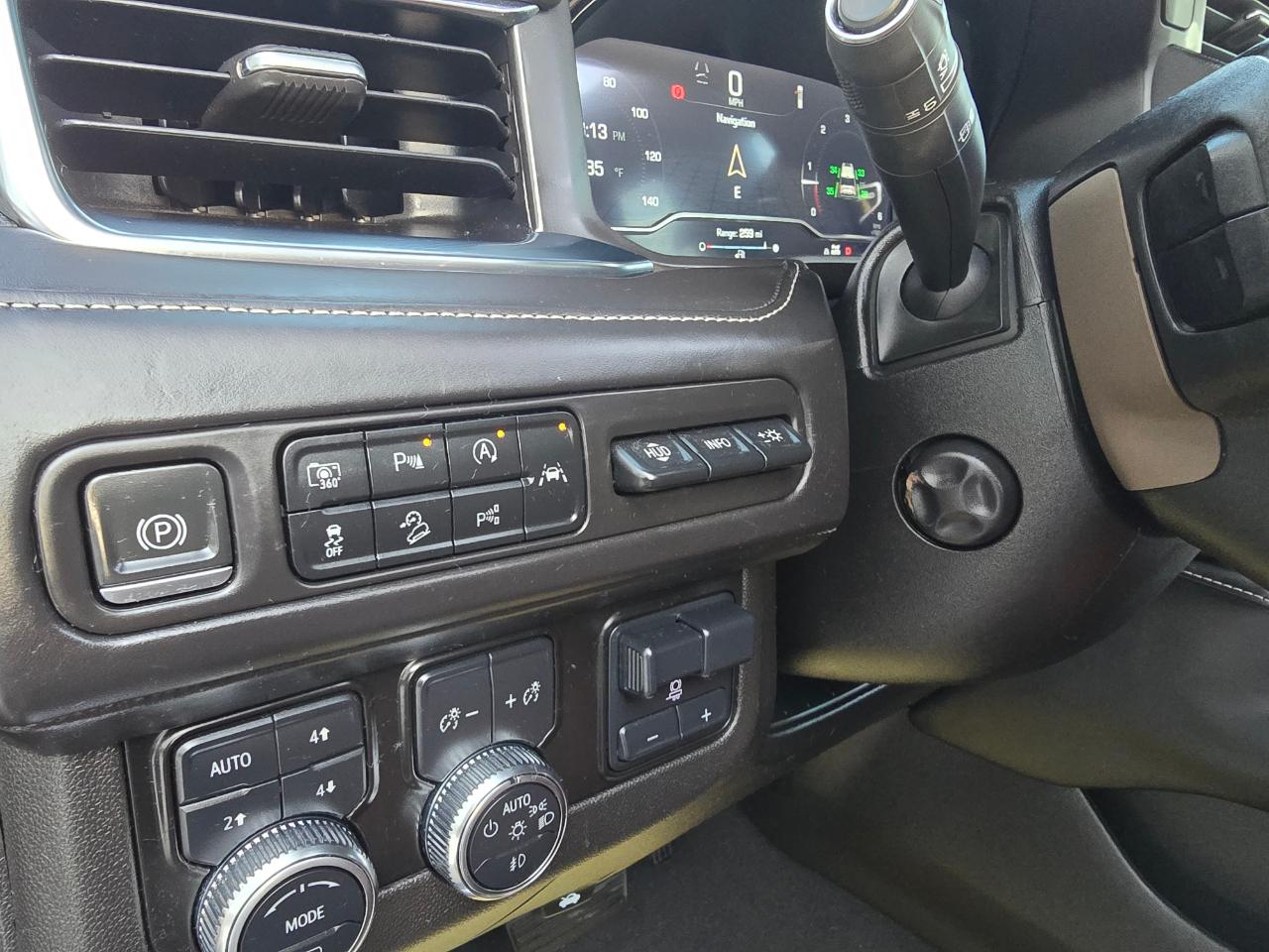 GMC Yukon Denali Ultimate 4WD 2023