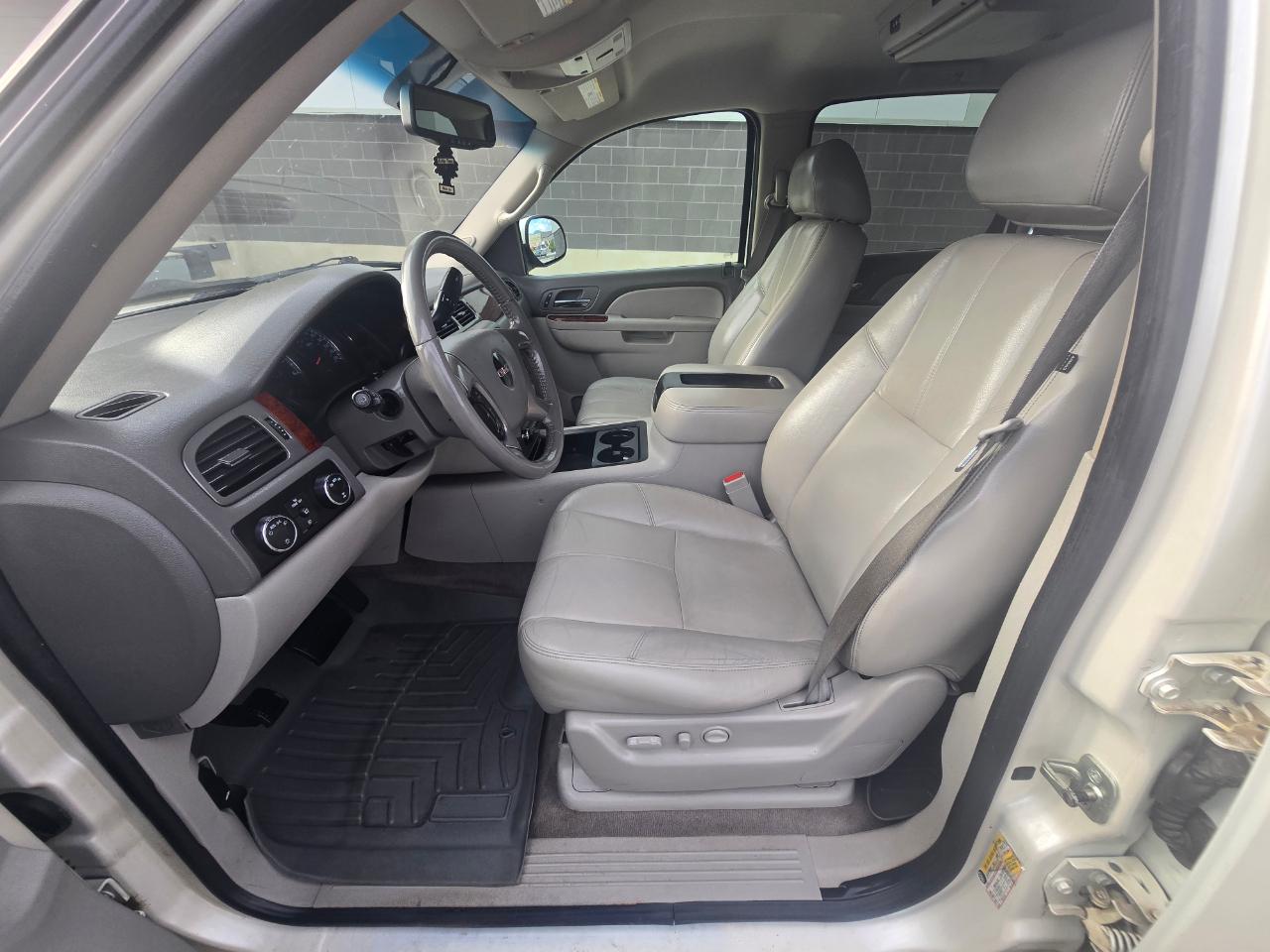 GMC Yukon XL SLT-1 1/2 Ton 4WD 2011