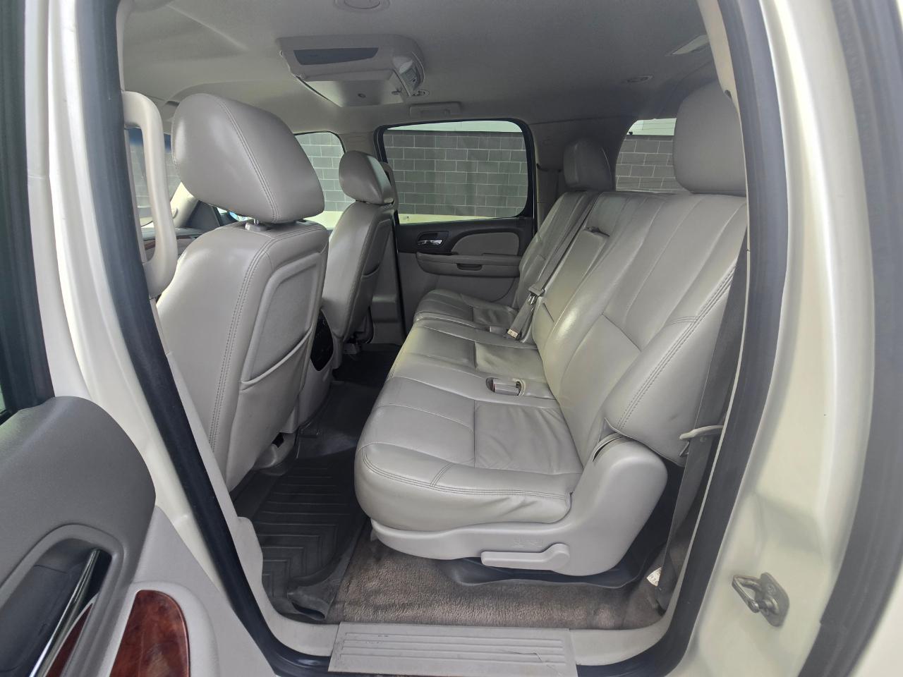GMC Yukon XL SLT-1 1/2 Ton 4WD 2011