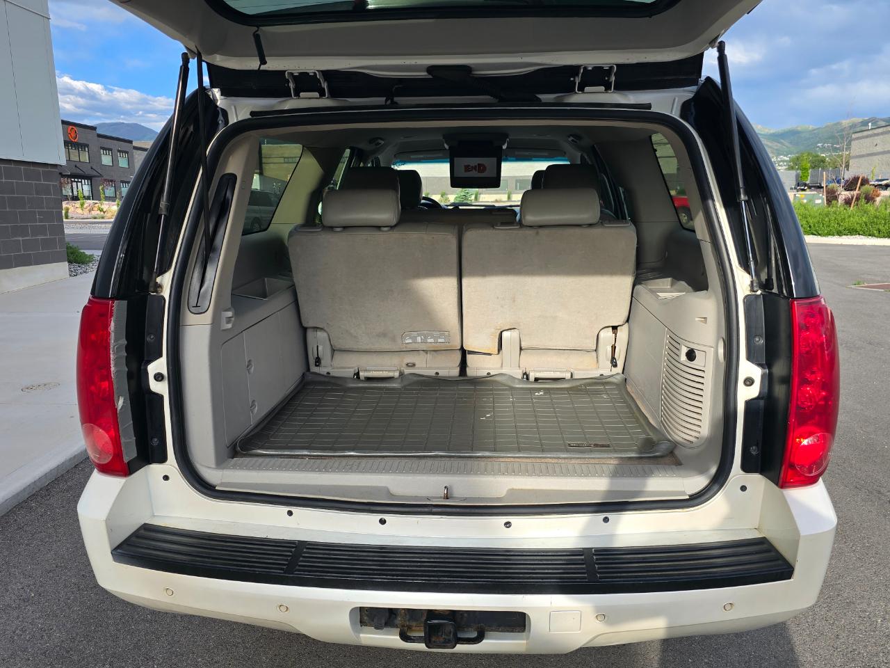 GMC Yukon XL SLT-1 1/2 Ton 4WD 2011