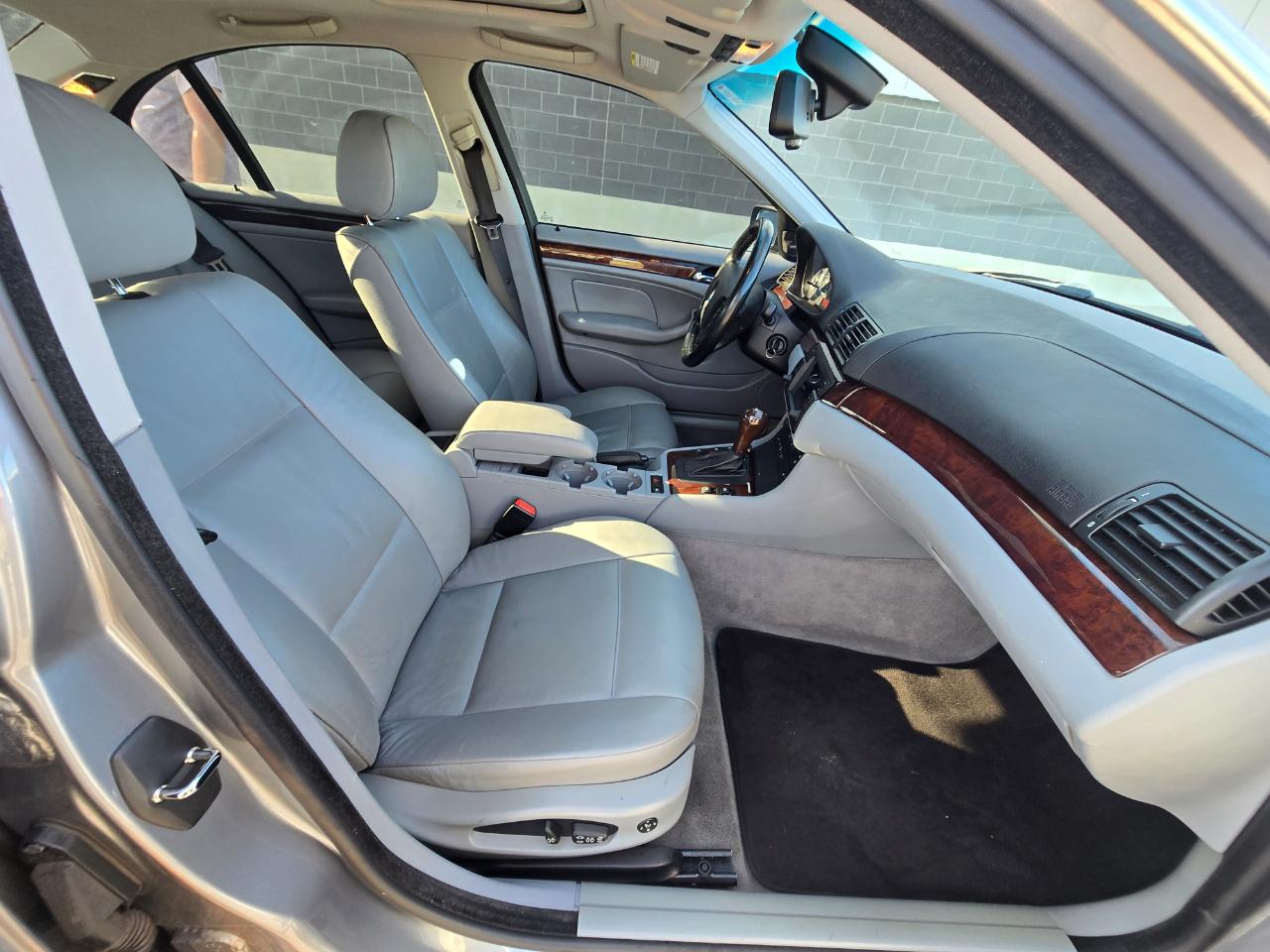 BMW 3-Series 330xi Sedan 2004