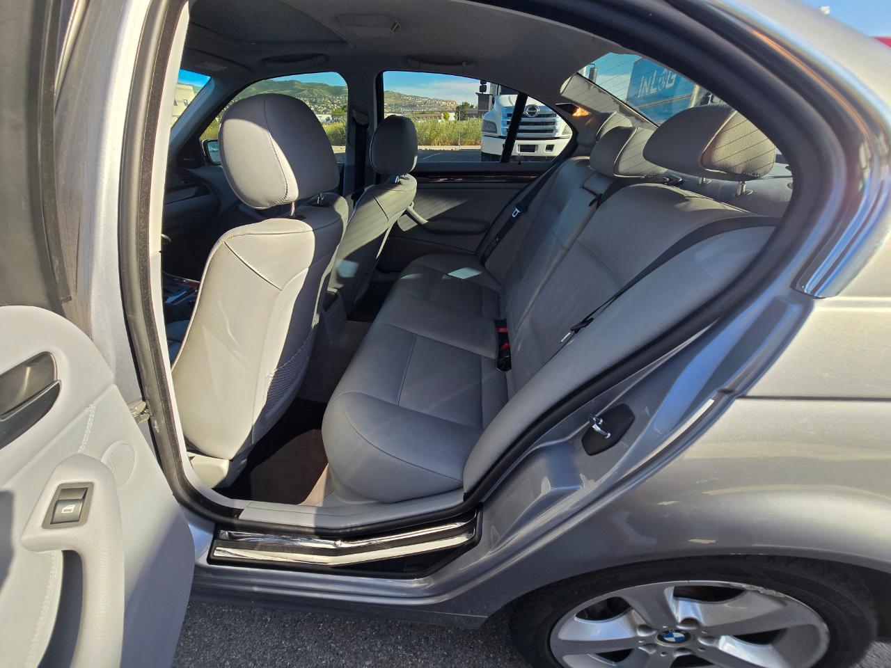 BMW 3-Series 330xi Sedan 2004