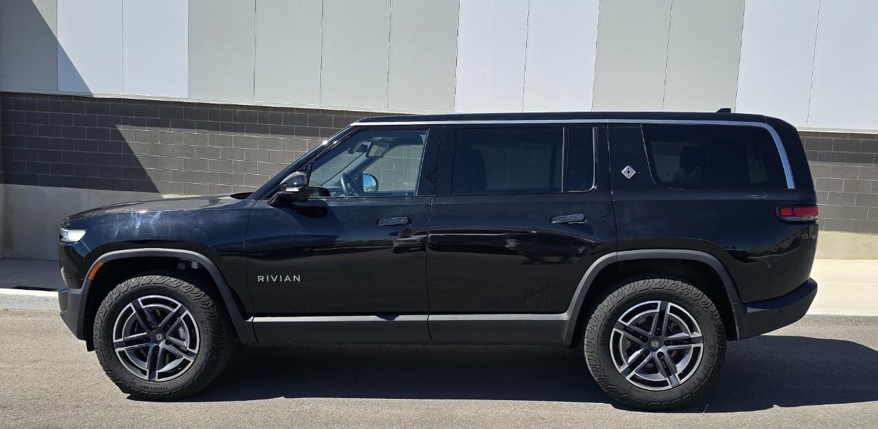 Rivian R1S Adventure 2025
