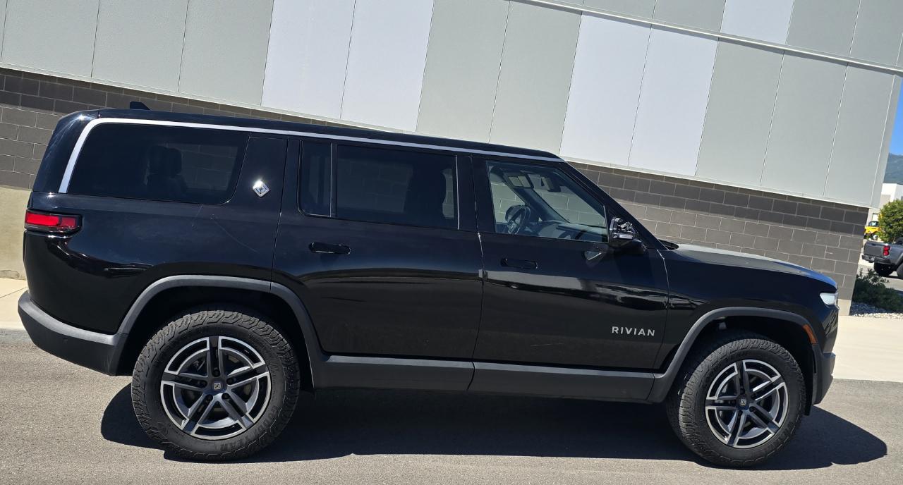 Rivian R1S Adventure 2025