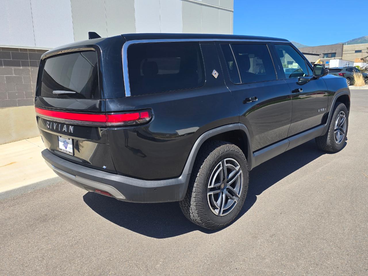 Rivian R1S Adventure 2025