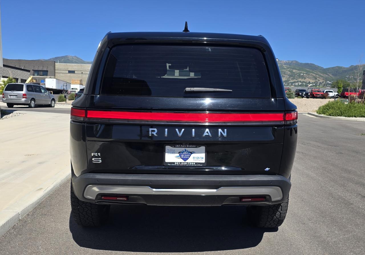 Rivian R1S Adventure 2025