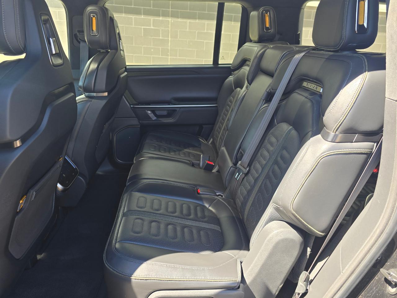 Rivian R1S Adventure 2025