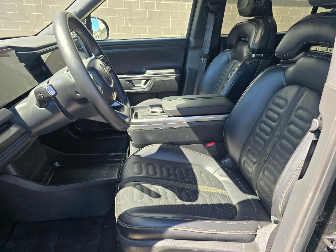 Rivian R1S Adventure 2025