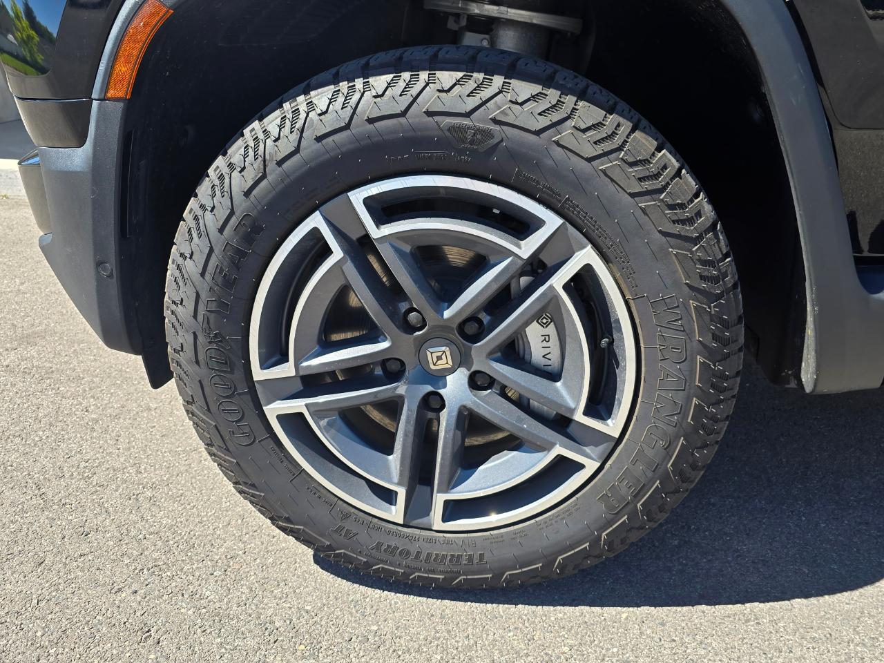 Rivian R1S Adventure 2025