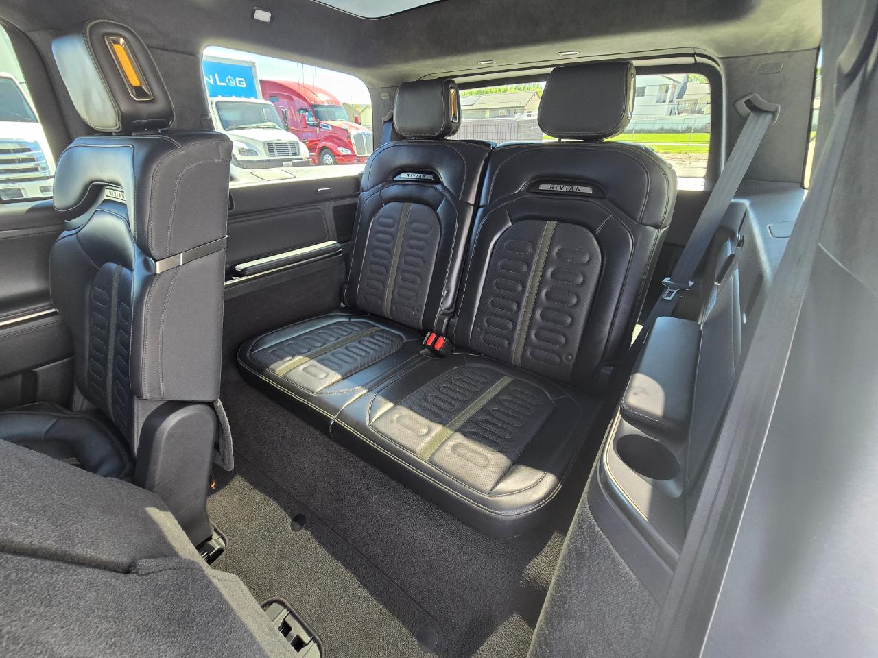 Rivian R1S Adventure 2025