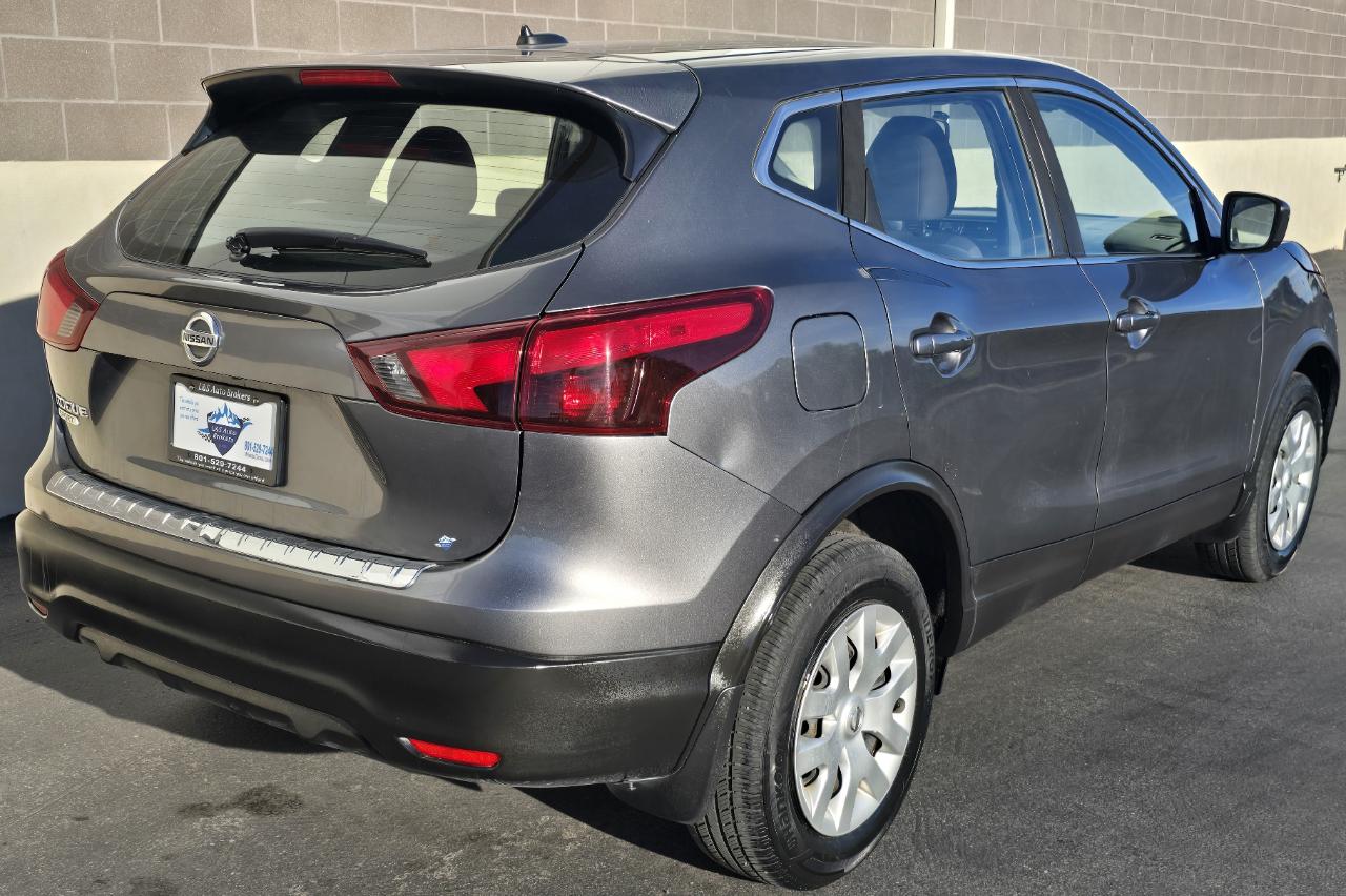 Nissan Rogue Sport S 2019