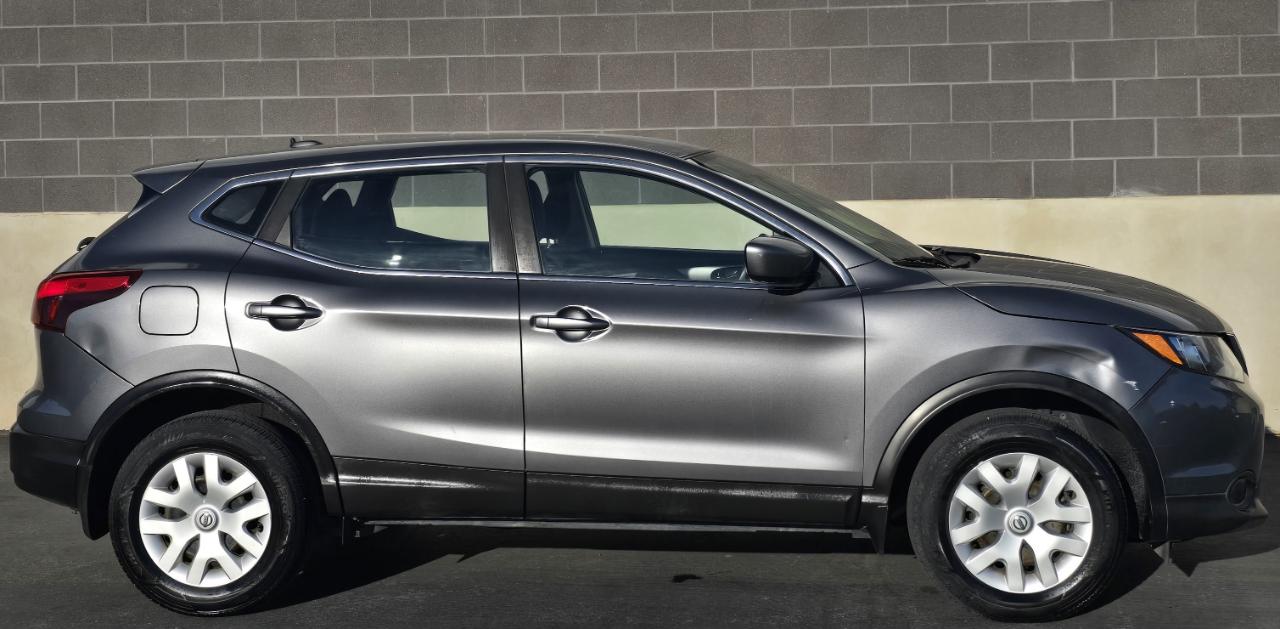 Nissan Rogue Sport S 2019