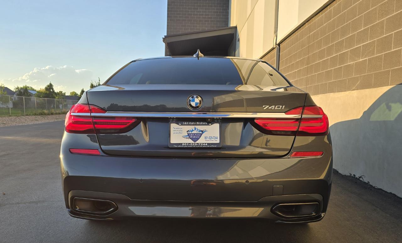 BMW 7-Series 740i 2016