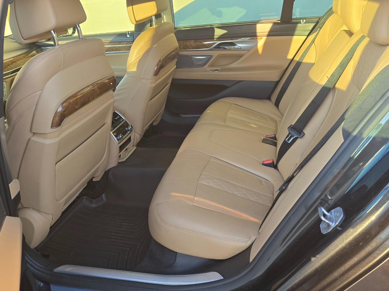 BMW 7-Series 740i 2016