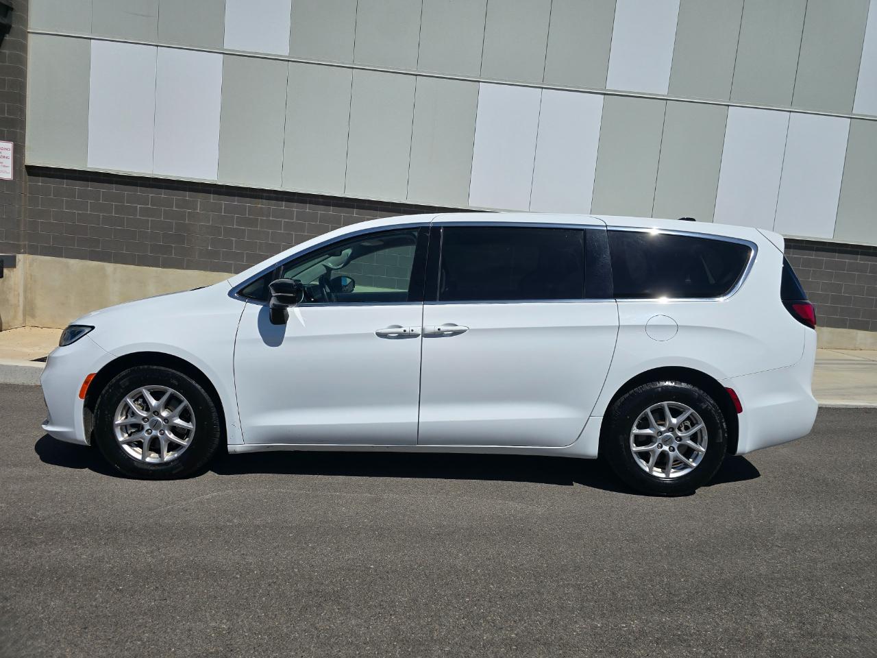 Chrysler Pacifica Touring L 2024