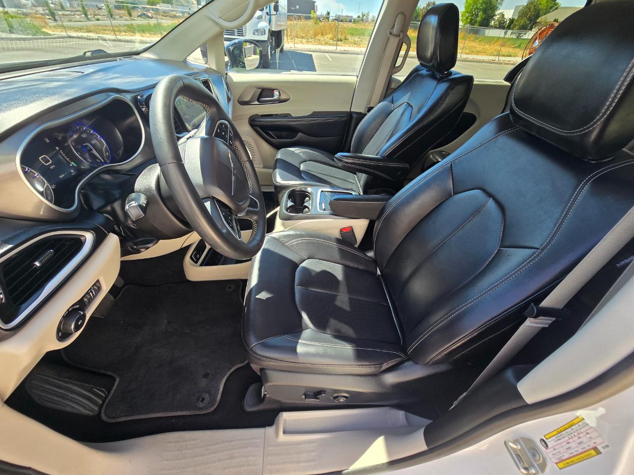 Chrysler Pacifica Touring L 2024