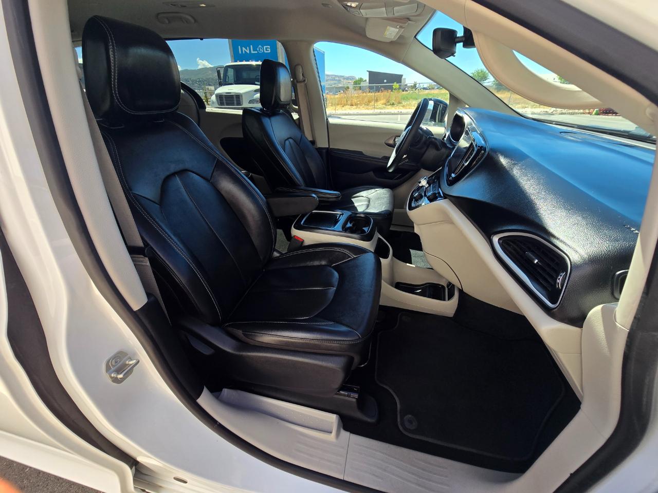 Chrysler Pacifica Touring L 2024