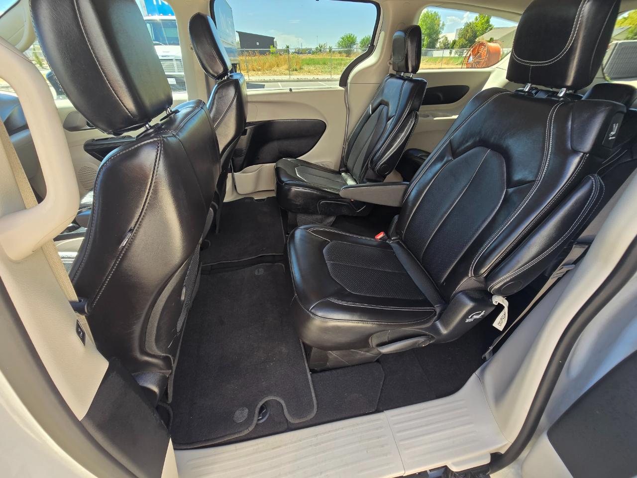 Chrysler Pacifica Touring L 2024