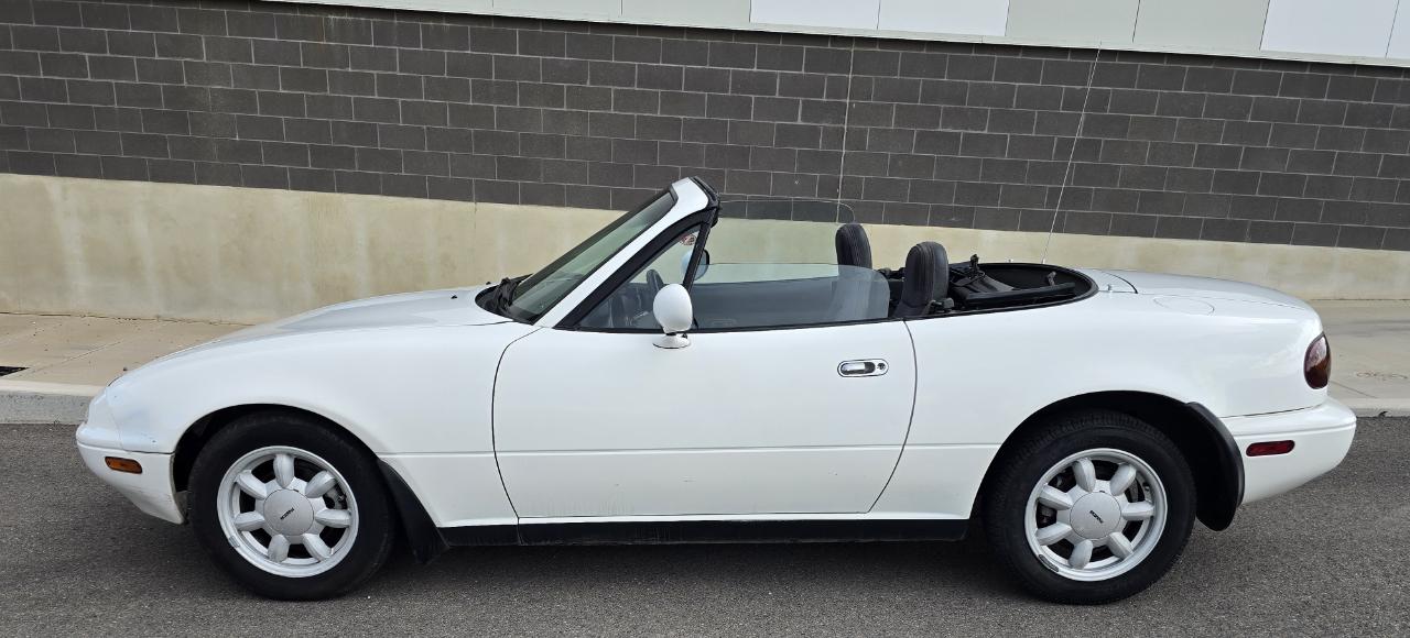 Mazda MX-5 Miata Base 1990