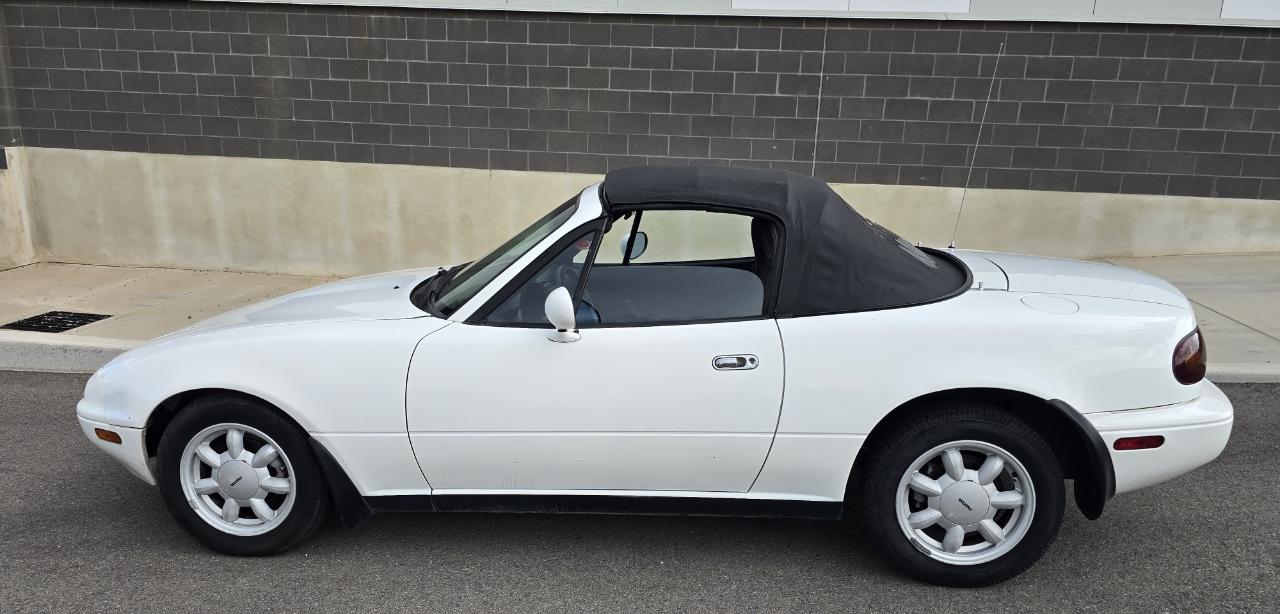 Mazda MX-5 Miata Base 1990