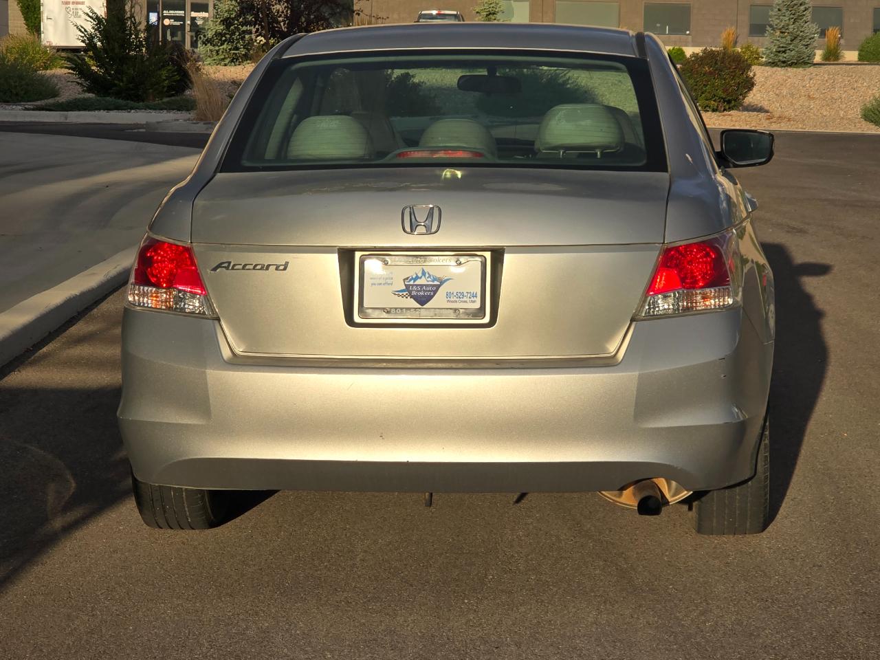 Honda Accord LX sedan AT 2010