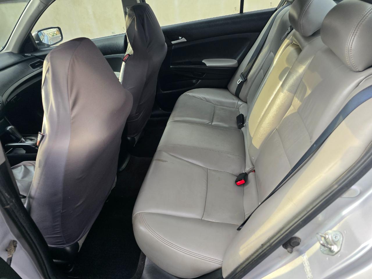 Honda Accord LX sedan AT 2010
