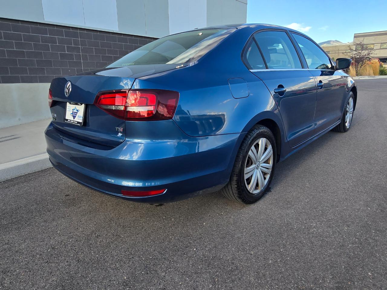 Volkswagen Jetta 1.4T S 6A 2017