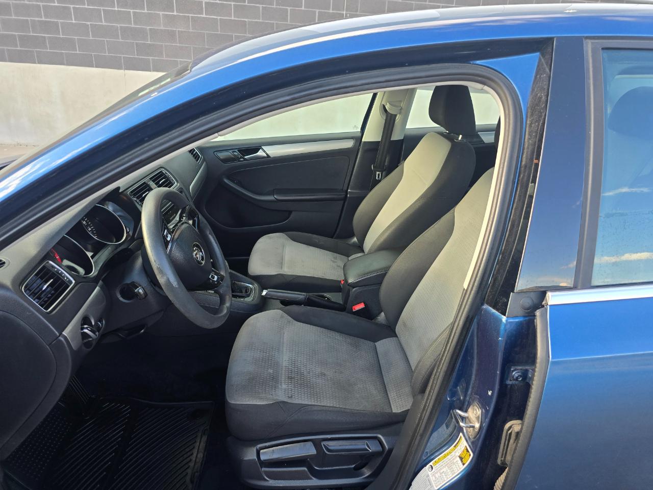 Volkswagen Jetta 1.4T S 6A 2017