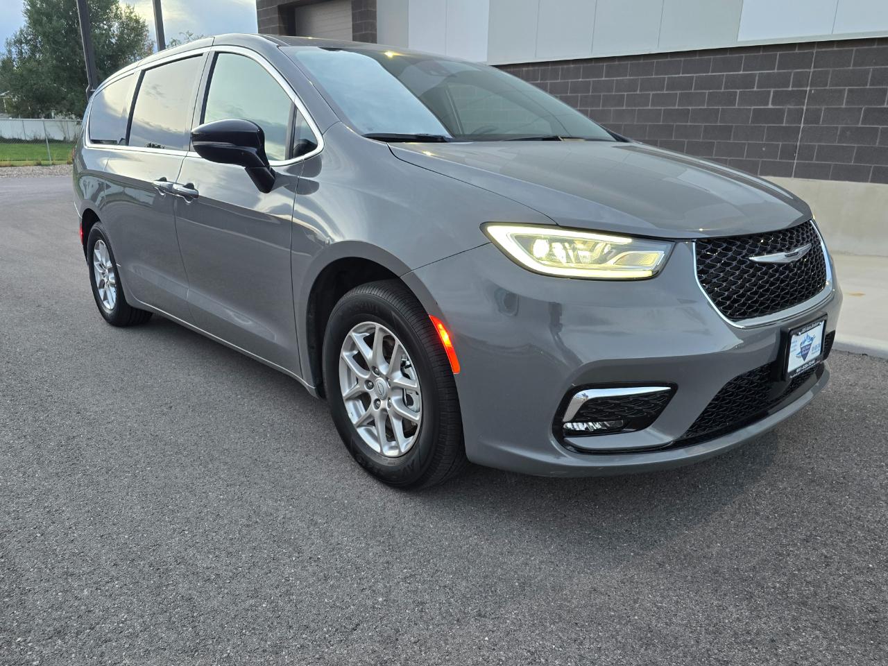 Chrysler Pacifica Select 2025