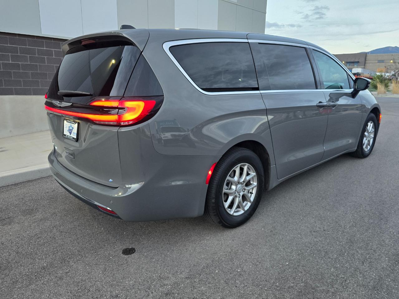 Chrysler Pacifica Select 2025