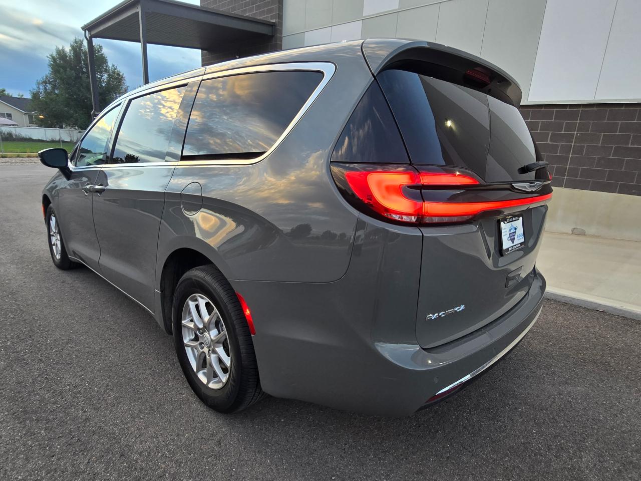 Chrysler Pacifica Select 2025
