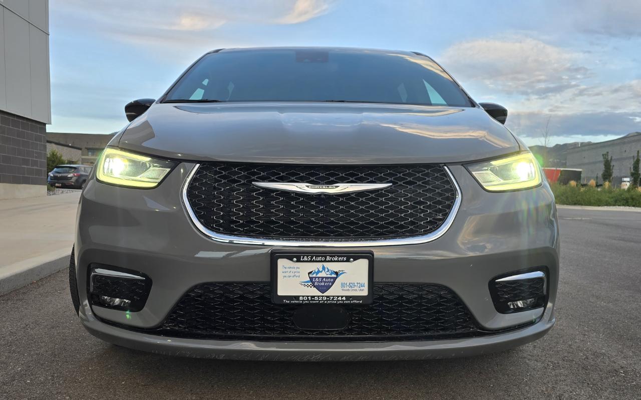 Chrysler Pacifica Select 2025