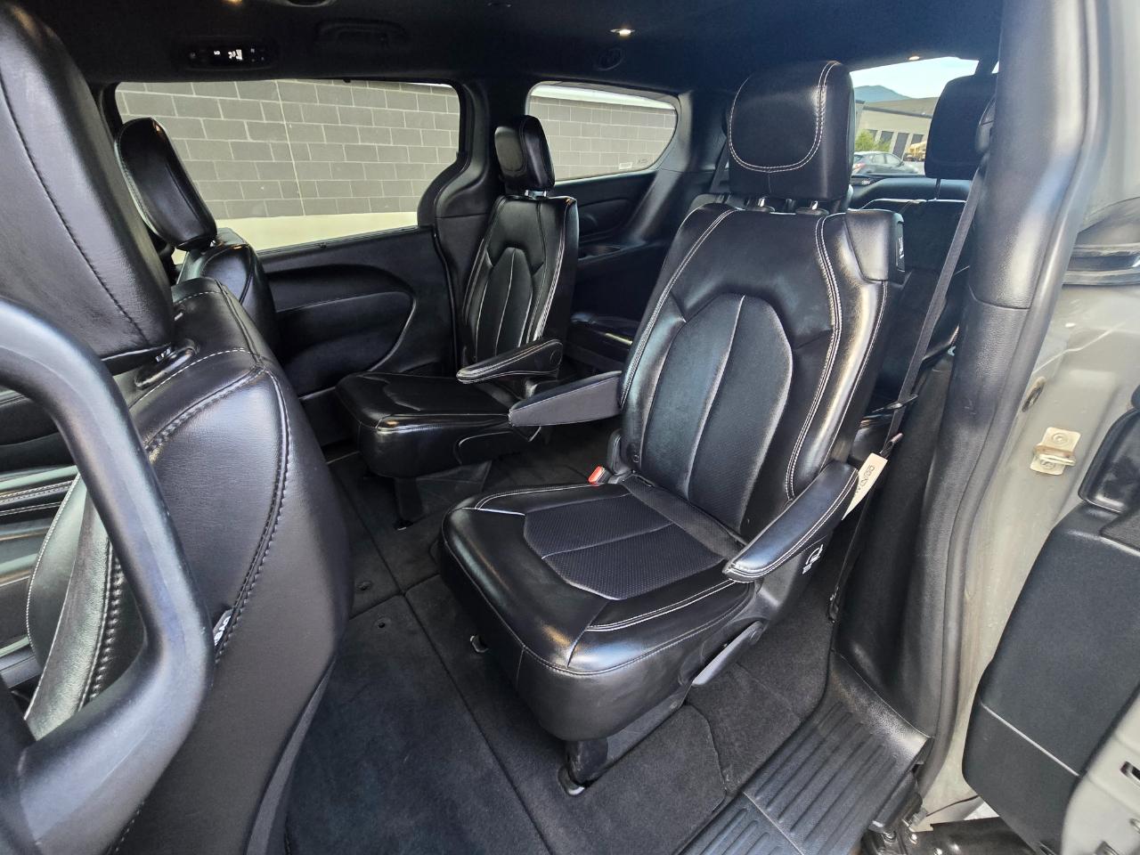 Chrysler Pacifica Select 2025