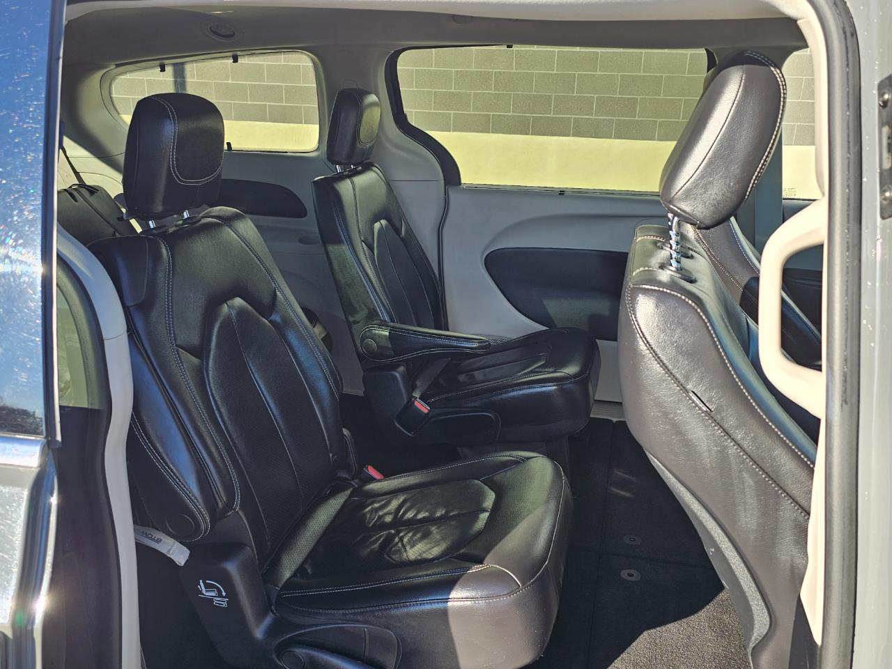 Chrysler Pacifica Select 2025