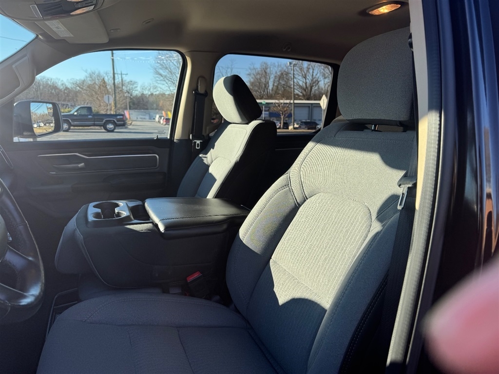 RAM 1500 Big Horn Crew Cab SWB 4WD 2019