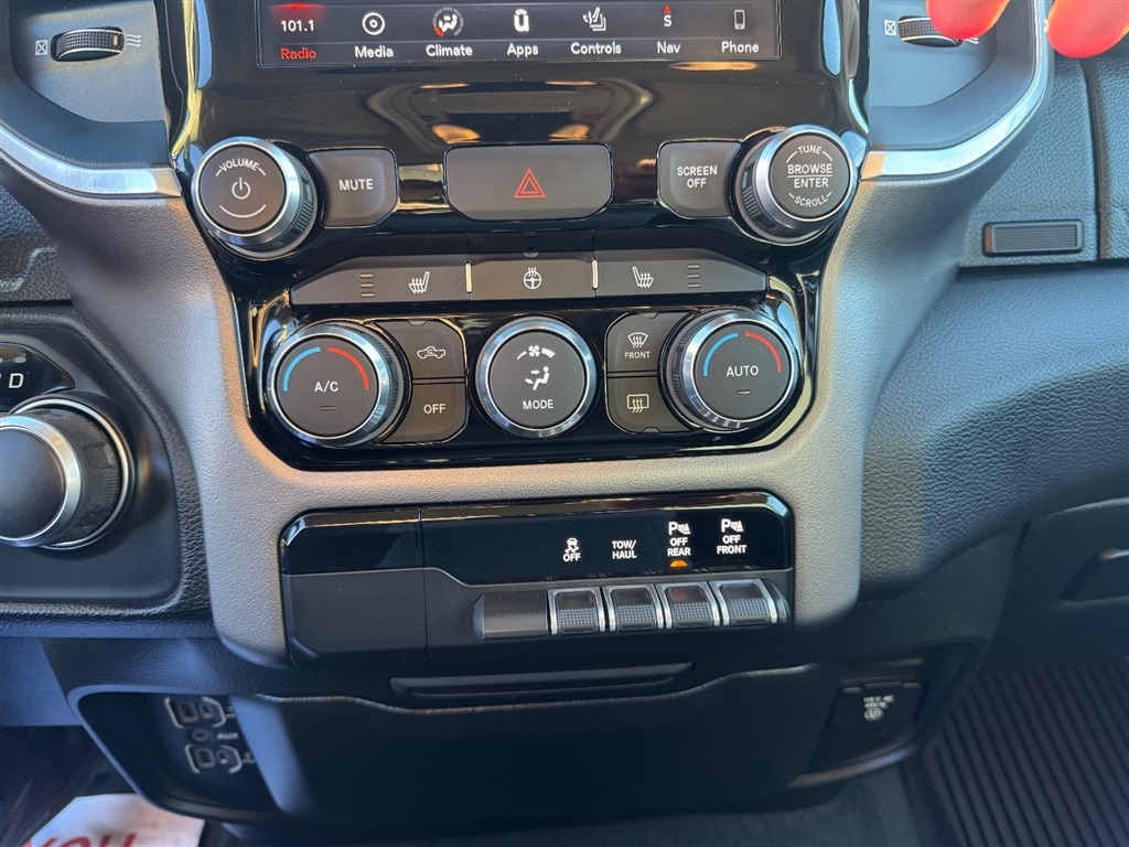 RAM 1500 Big Horn Crew Cab SWB 4WD 2019