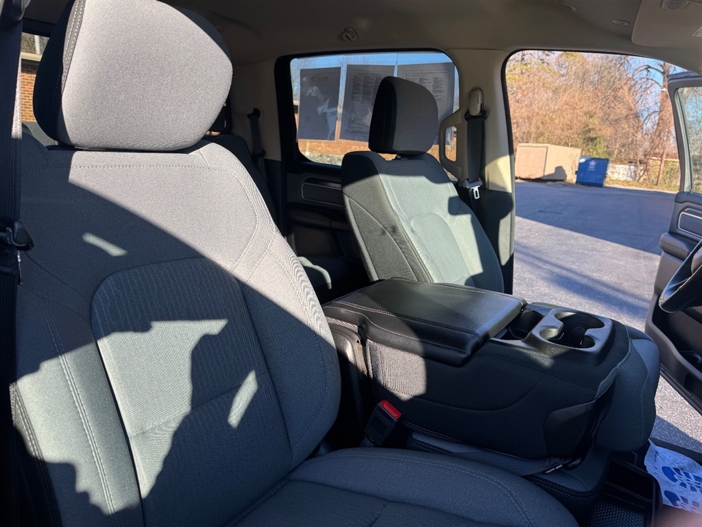 RAM 1500 Big Horn Crew Cab SWB 4WD 2019